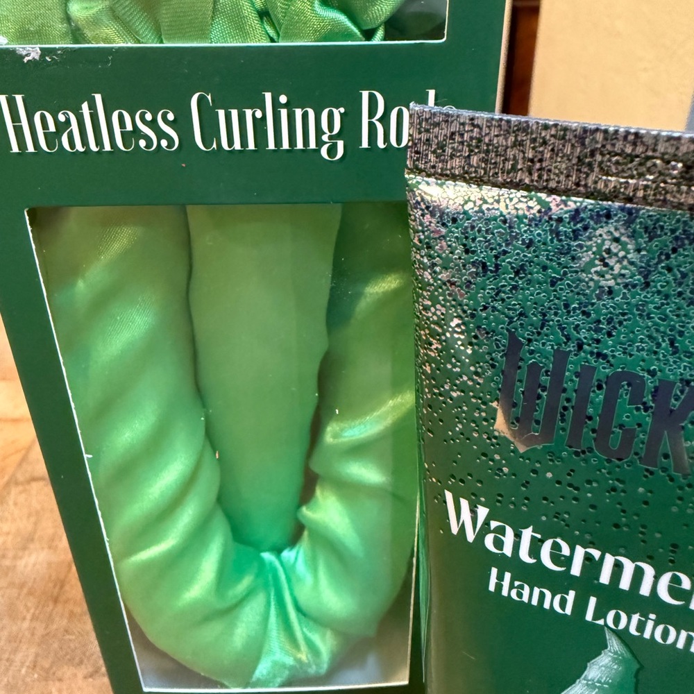 WICKED Green Heatless Curling Rods Set Witch Hair Brush Watermelon Lotion NEW - Picture 15 of 16